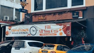 [NON-HALAL] Was driving around wondering what to eat for lunch and I saw this banner outside @oinkssong Oinks! Jalan song. Decided to give it a try. Price and taste not bad. Definitely will come back for lunch here. Hope they continue this for long time. Easy, fast, simple for people who have a short lunch hour. If you asking how much it cost, depending on how much meat and what kind of meat you take (scroll photo for the price). #travelwithseth #oinkskuching #porkforlife🐖